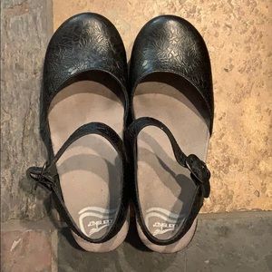 [Dansko] strappy clog